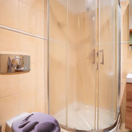 A Cozy In Downtown Apartman